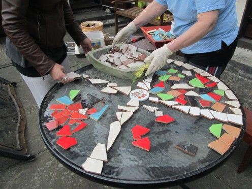 How to make mosaic designs tables by using tiles